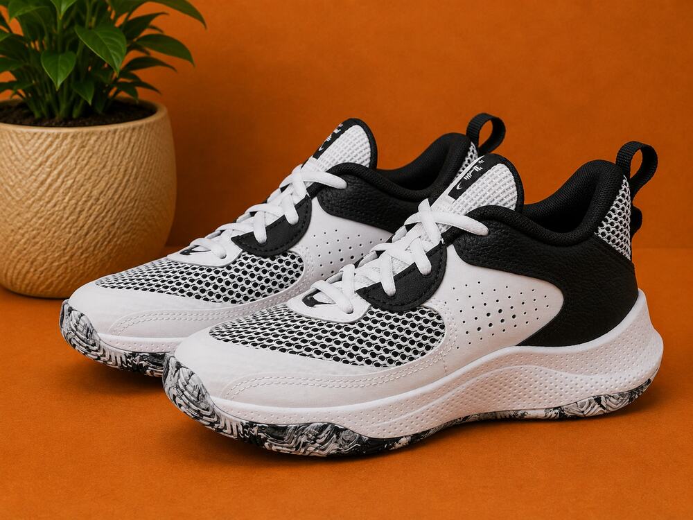 NWT Under Armour Curry 3Z 24 Preschool Basketball Shoes White/Black Size 11K
